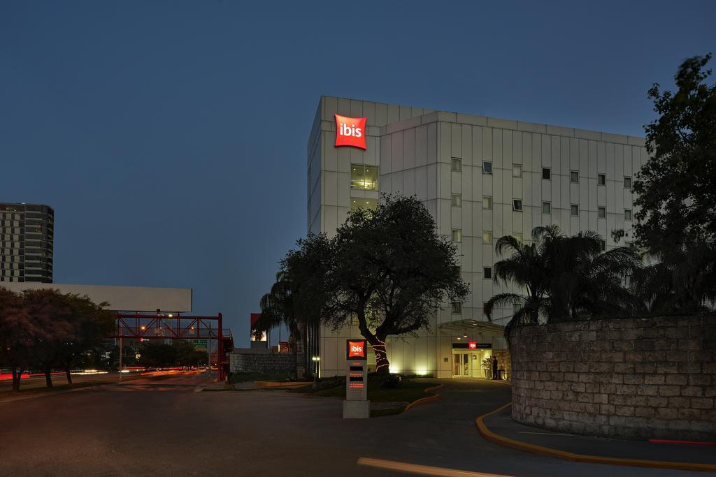 Ibis Monterrey Valle San Pedro Garza Garcia Exterior photo